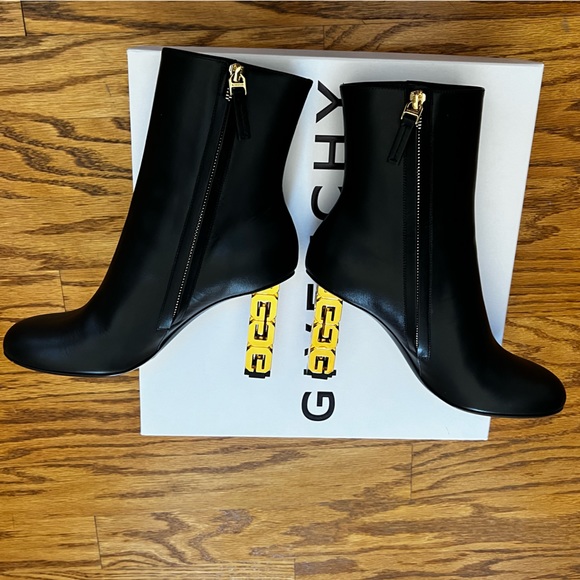 😊SOLD😊Givenchy G Cube Ankle black booties in size 37 - Picture 4 of 14